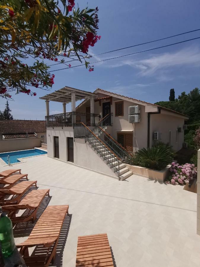 Villa V&D Milna  Exterior photo