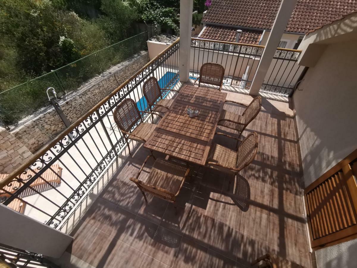 Villa V&D Milna  Exterior photo